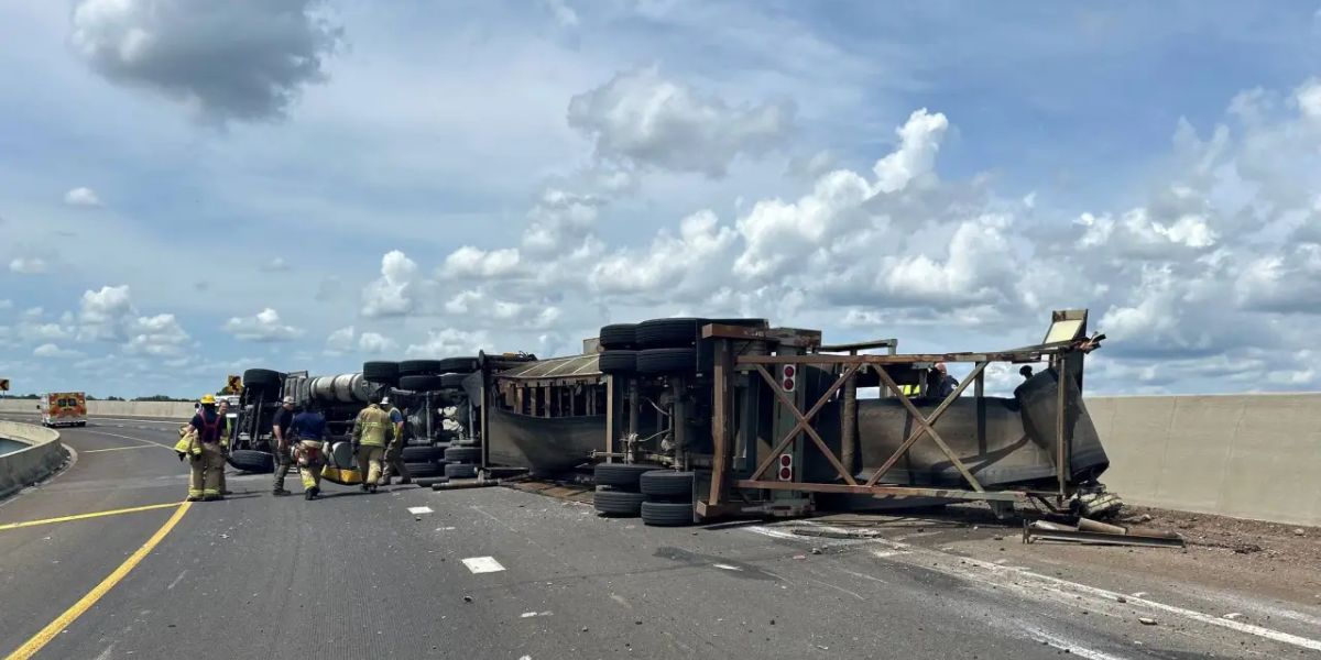 18-wheeler Crashes Into Median on I-20 Westbound in Rankin County, Multiple Vehicles Involved