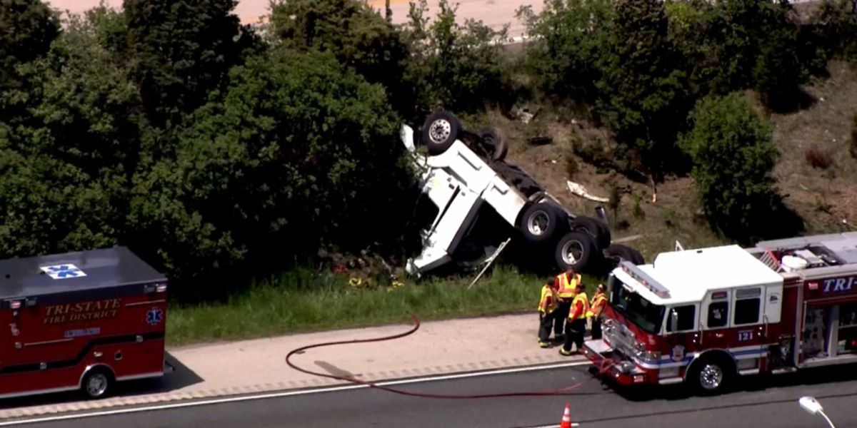 At Least 1 Dead in Multi-vehicle Crash on I-55 in Chicago’s Southwest Suburbs