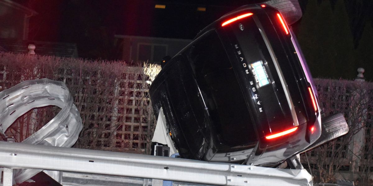 Kansas City Woman’s SUV Lands on Guardrail in Shocking Early Morning Crash