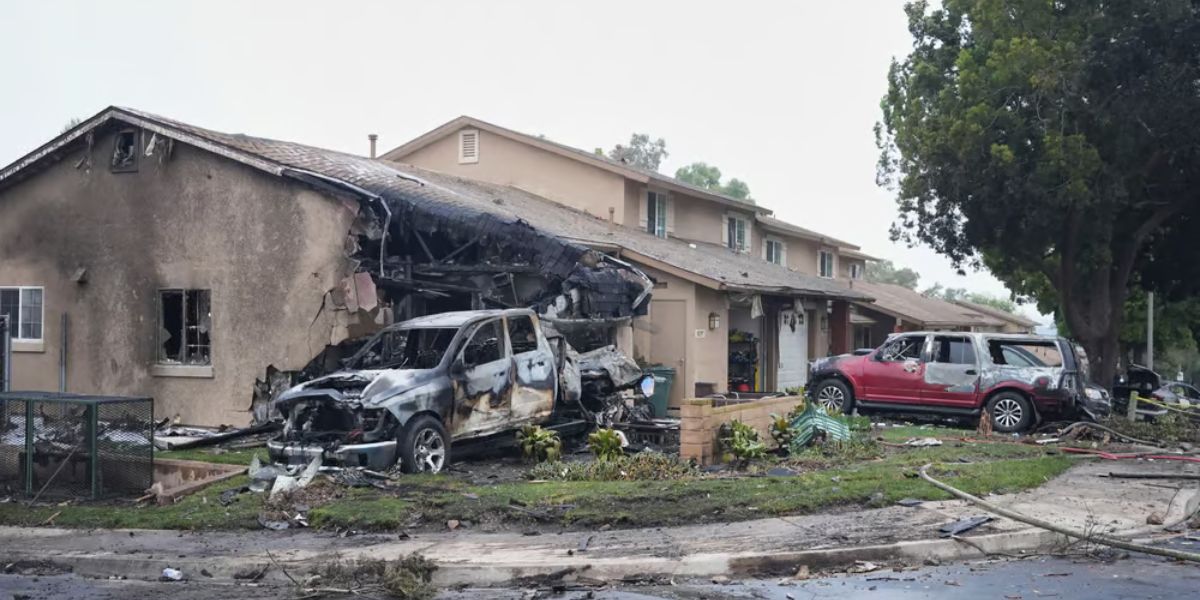 Multiple Killed in San Diego Plane Crash as Neighborhood Erupts in Flames Before Dawn