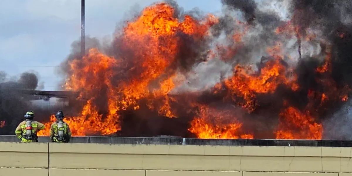 One Seriously Injured as Flames Erupt From Gas Truck, Bus Crash on I-595 in Florida